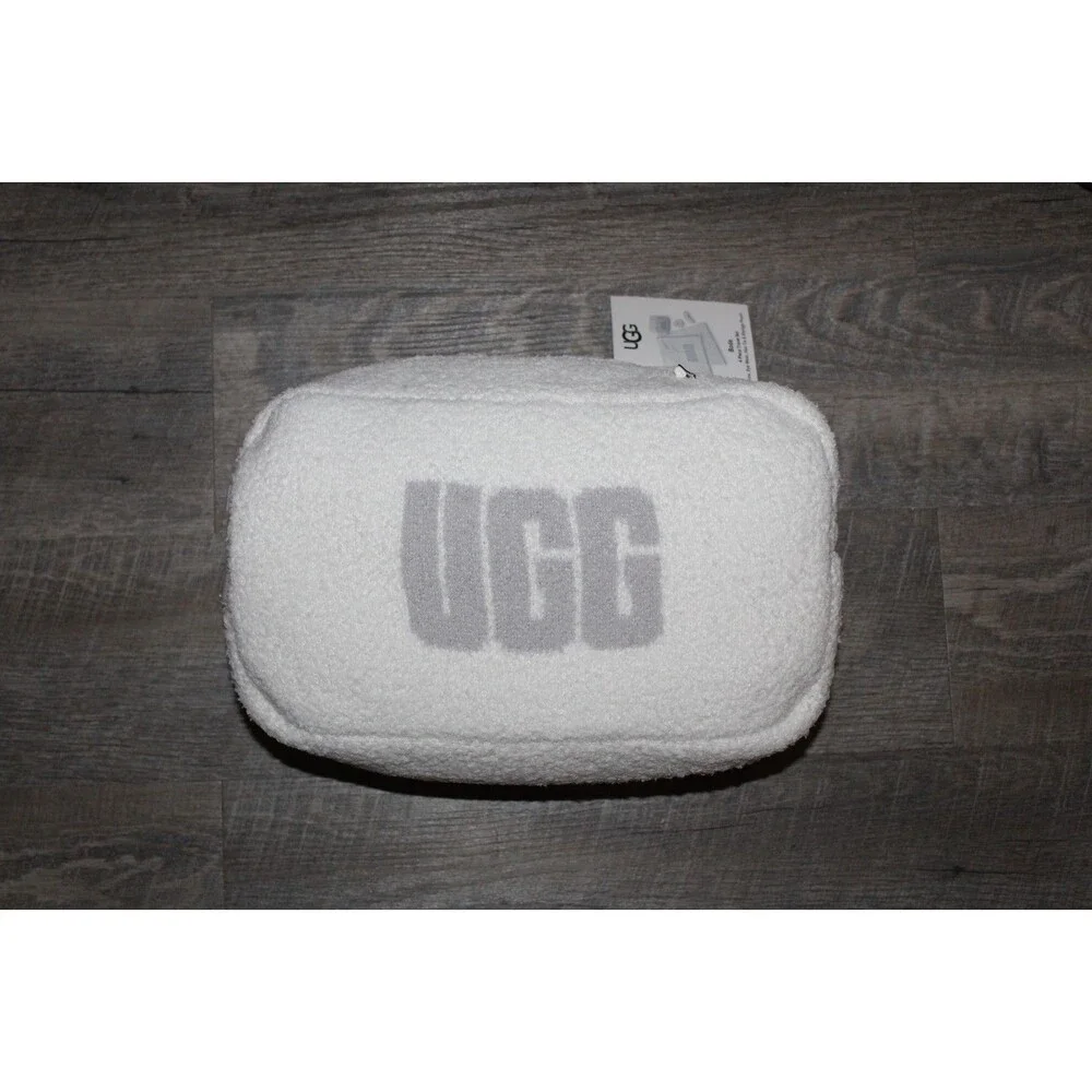 UGG 4 PIECE TRAVEL SET WHITE THROW EYE MAKE HAIR TYE AND STORAGE PURSE